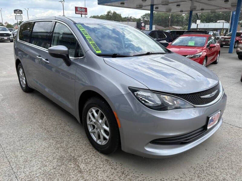 2020 Chrysler Voyager LX