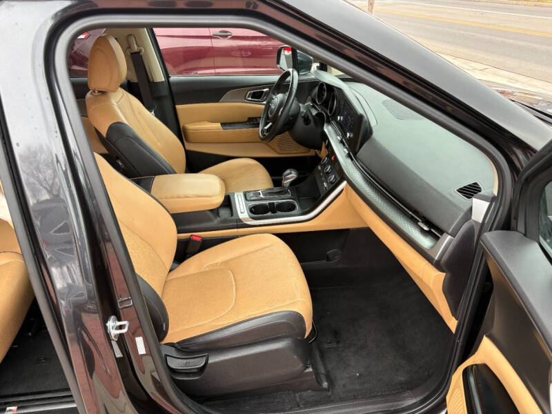 2022 Kia Carnival LX