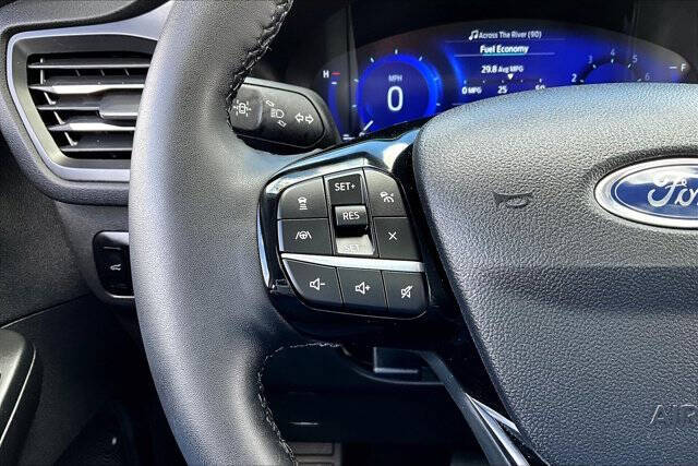 2022 Ford Escape Titanium