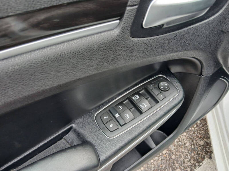 2015 Chrysler 300 Limited