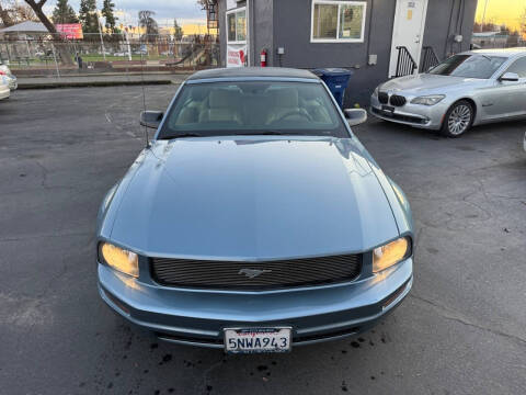 2005 Ford Mustang V6 Deluxe