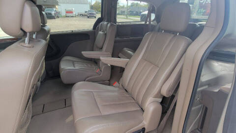 2013 Chrysler Town and Country Touring-L