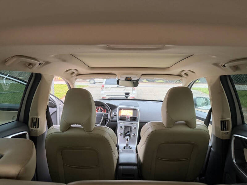 2017 Volvo XC60 T5 Dynamic