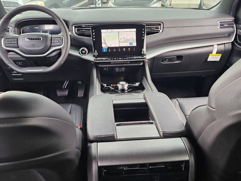 2025 Jeep Wagoneer L