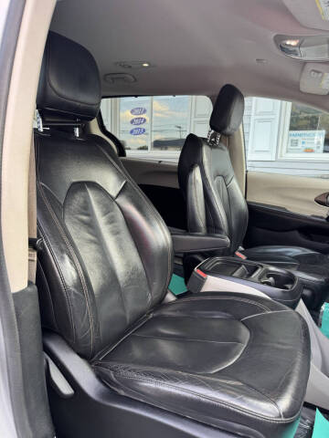 2017 Chrysler Pacifica Touring-L