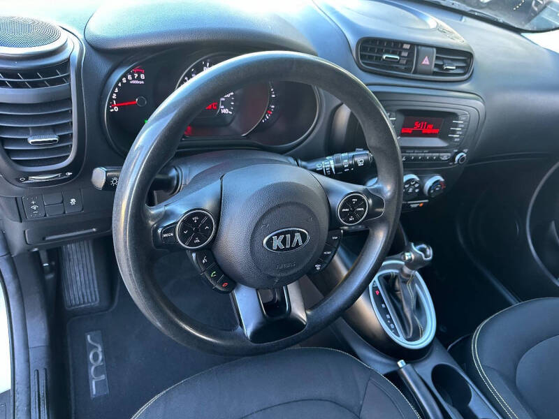 2015 Kia Soul + photo 14