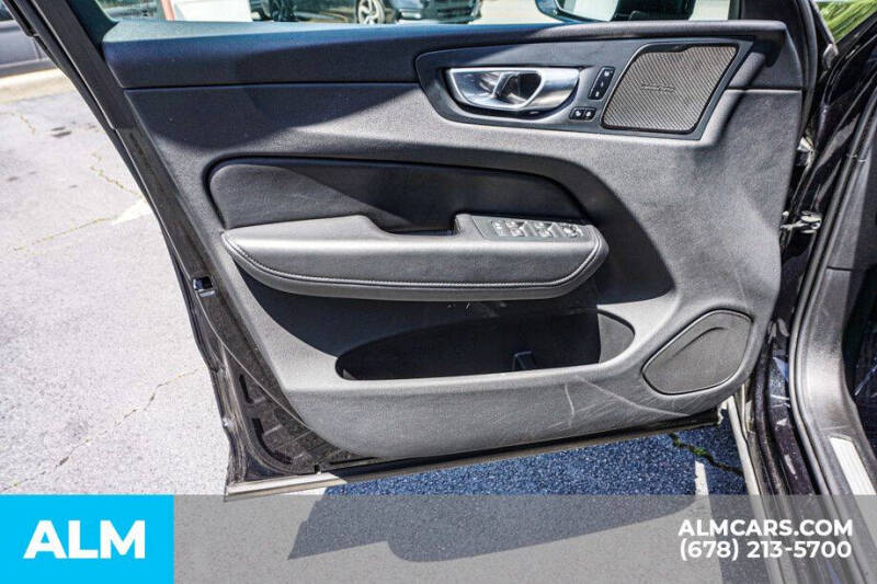 2024 Volvo XC60 B5 Plus Dark Theme