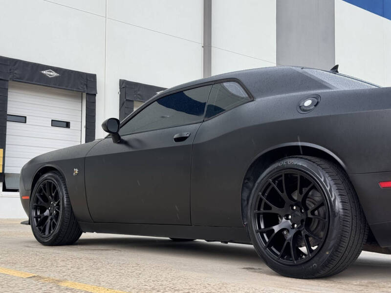 2016 Dodge Challenger 392 HEMI Scat Pack Shaker