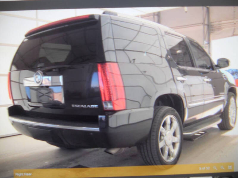2011 Cadillac Escalade Luxury