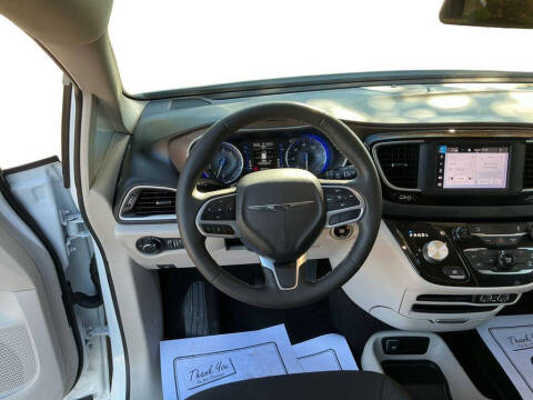 2022 Chrysler Voyager LX