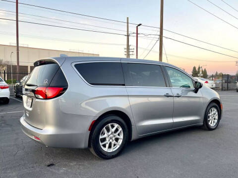 2020 Chrysler Voyager LX