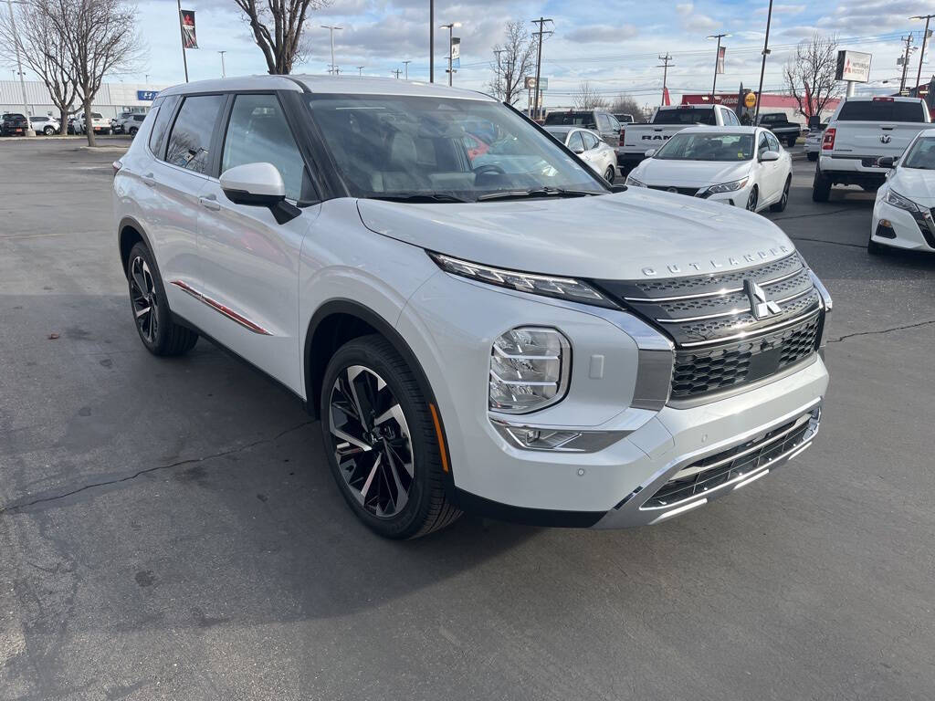 2024 Mitsubishi Outlander for sale at Axio Auto Boise in Boise, ID