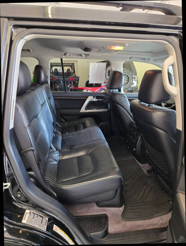 2013 Toyota Land Cruiser
