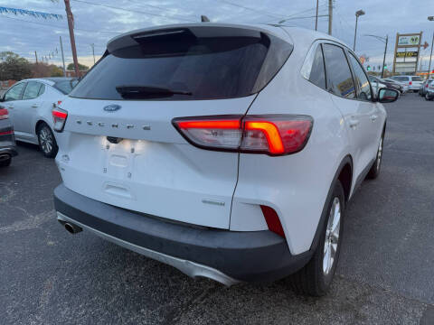 2020 Ford Escape SE