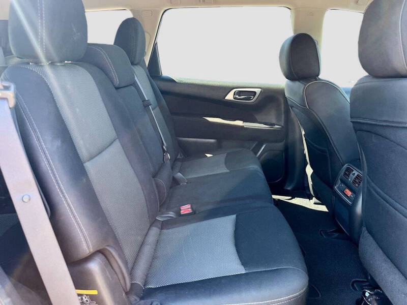 2017 Nissan Pathfinder SV