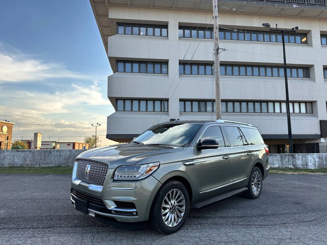 Champagne 2019 Lincoln Navigator Base 4x4 4dr SUV 1