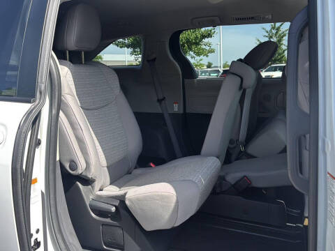 2023 Toyota Sienna LE 8-Passenger
