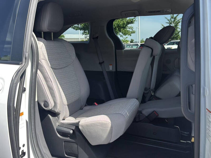 2023 Toyota Sienna LE 8-Passenger