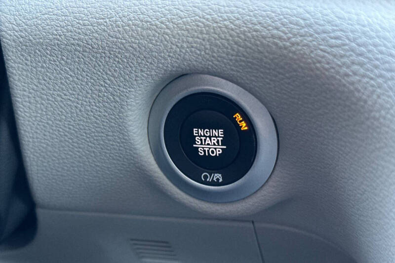 2024 Chrysler Pacifica Plug-In Hybrid Select