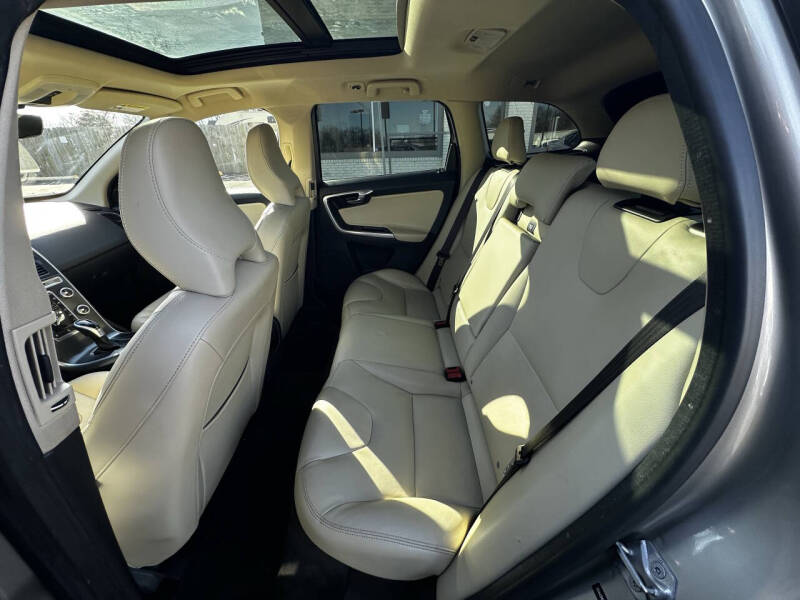 2016 Volvo XC60 T5 Drive-E Premier