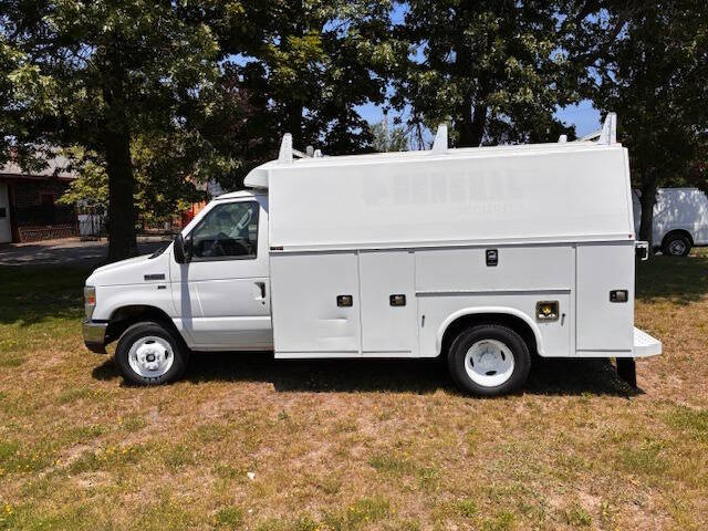2017 Ford E-Series E-350 SD