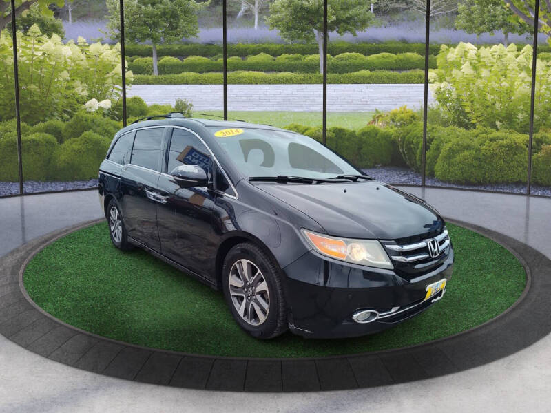 2014 Honda Odyssey Touring's photo