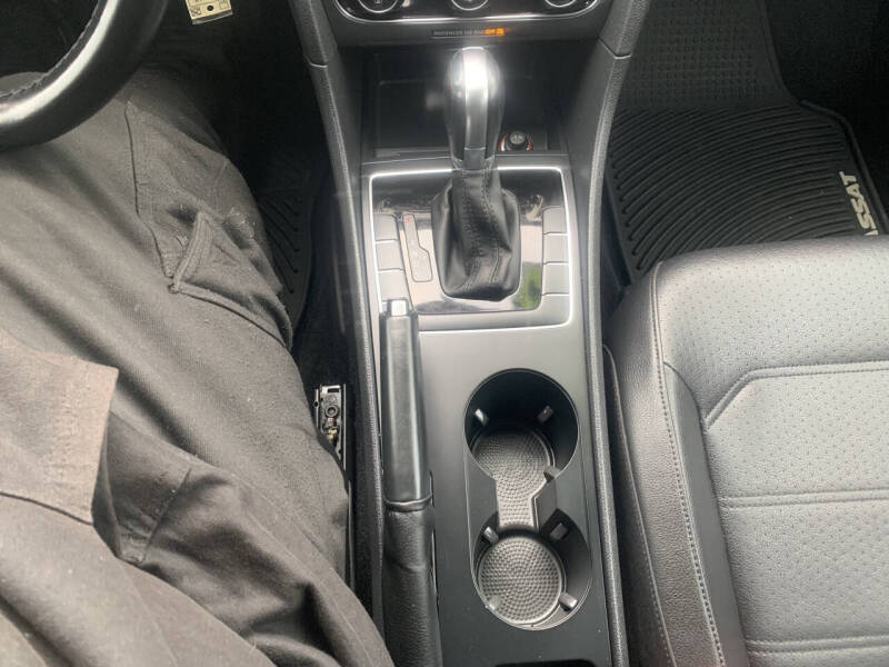 2017 Volkswagen Passat 1.8T R-Line