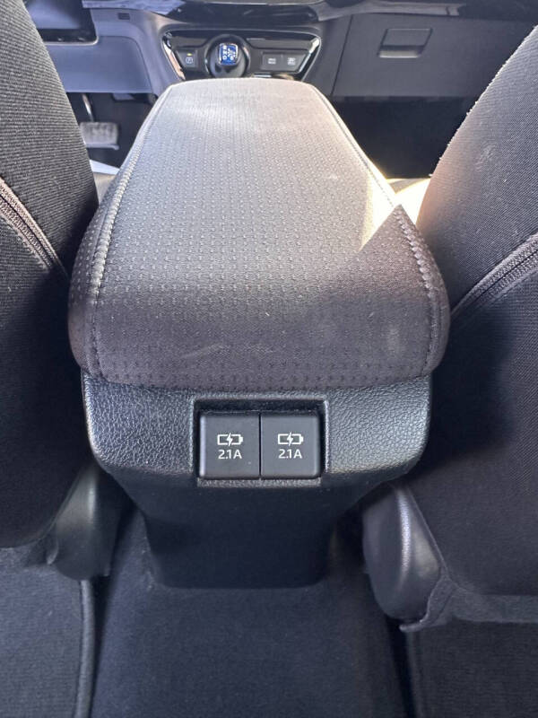 2022 Toyota Prius LE