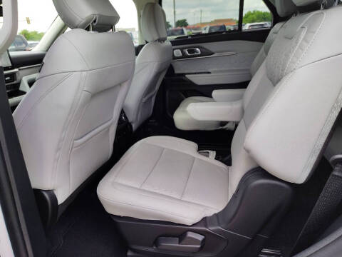 2025 Ford Explorer Platinum