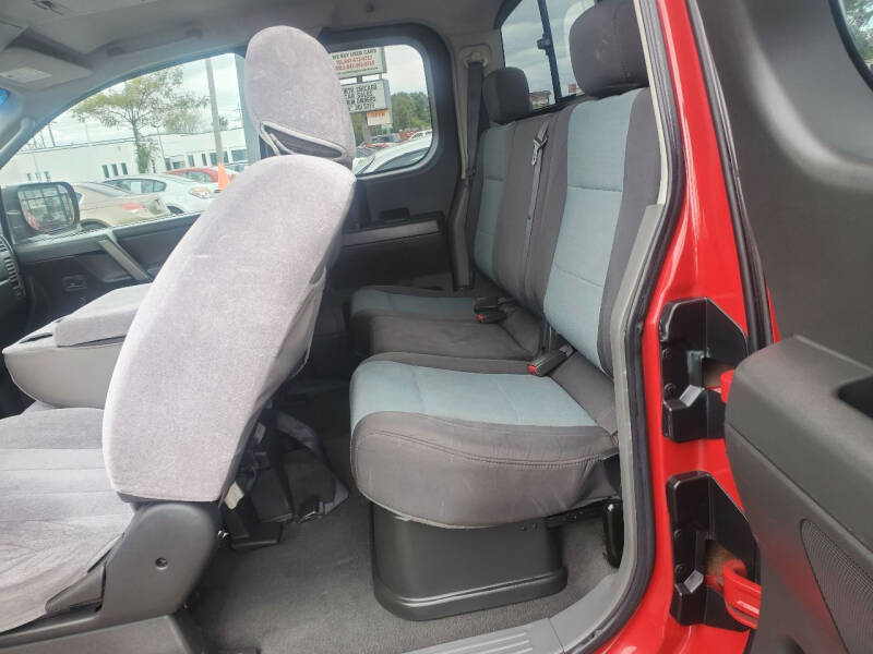 2005 Nissan Titan LE