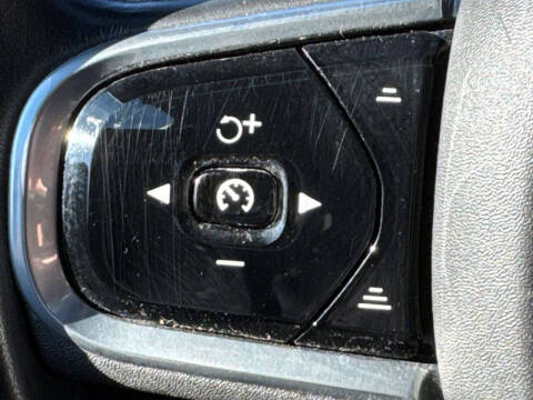 2017 Volvo XC90 T6 Momentum