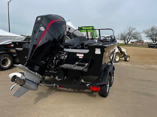 2026 Tracker Targa V-19 Combo