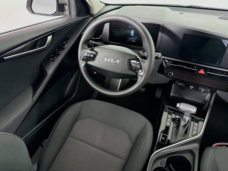 2023 Kia Niro LX