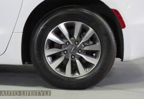 2024 Chrysler Pacifica Plug-In Hybrid S Appearance