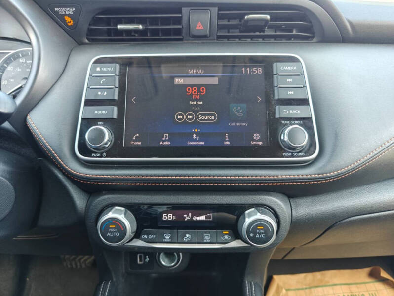 2020 Nissan Kicks SR
