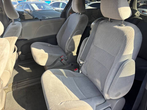 2016 Toyota Sienna LE 8-Passenger
