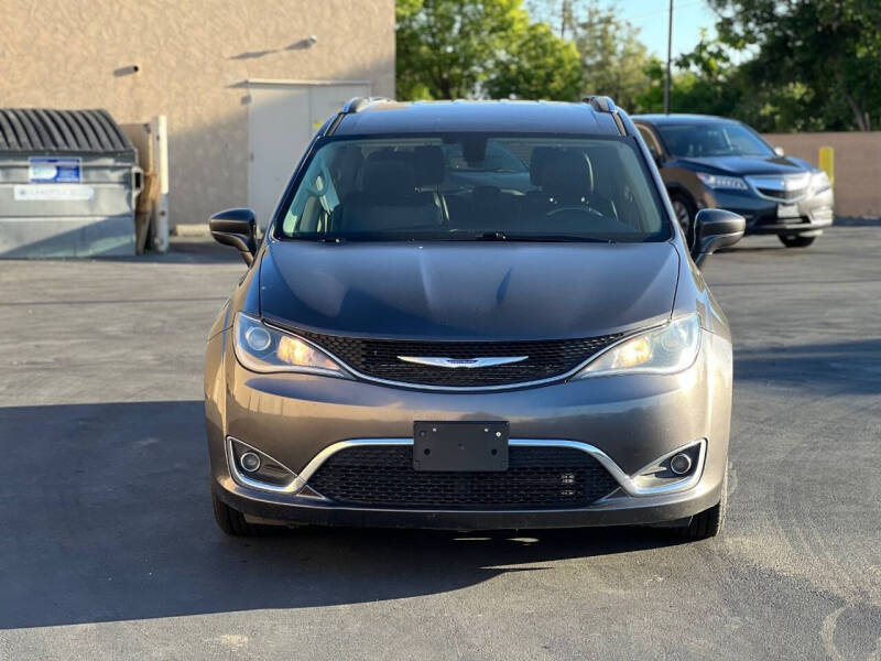 2020 Chrysler Pacifica Touring L