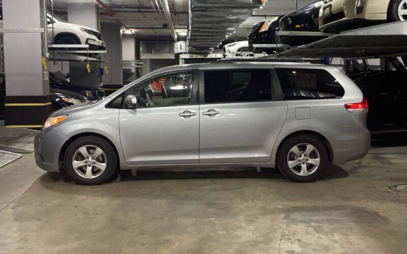 2014 Toyota Sienna LE 8-Passenger