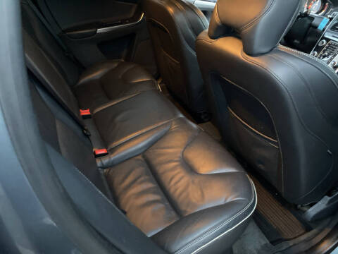 2017 Volvo XC60 T6 R-Design