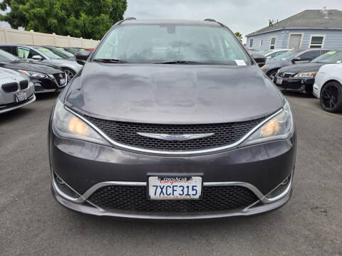 2017 Chrysler Pacifica Touring-L
