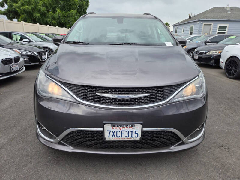 2017 Chrysler Pacifica Touring-L