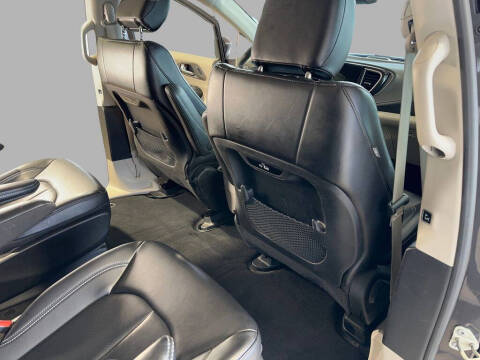2023 Chrysler Pacifica Plug-In Hybrid Touring L