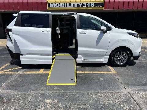 2025 Toyota Sienna LE 8-Passenger
