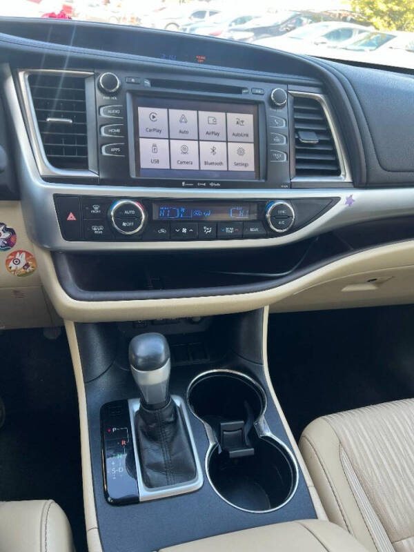 2018 Toyota Highlander LE