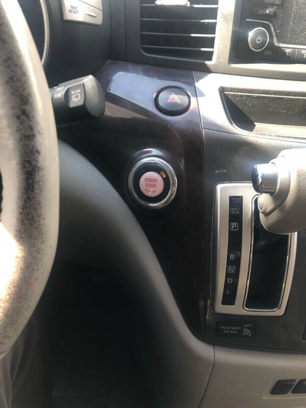 2017 Nissan Quest SV