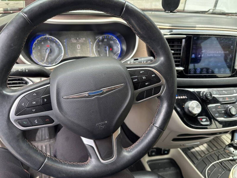 2017 Chrysler Pacifica Touring-L
