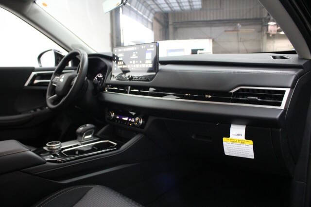 2026 Mitsubishi Outlander ES