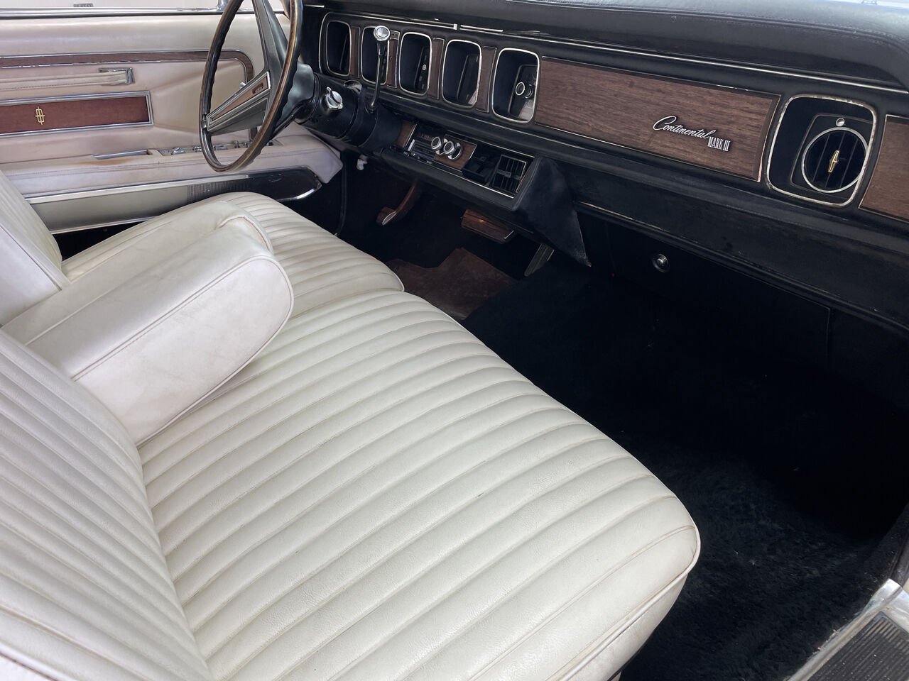 1970 Lincoln Mark III 21