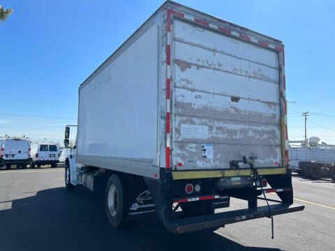 2013 Freightliner M2 106