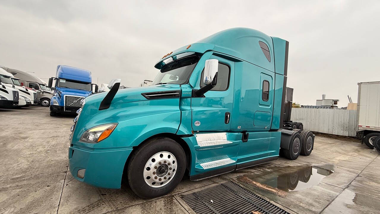 2021 Freightliner Cascadia for sale at KING TRUCK TRAILER SALES in Bakersfield, CA